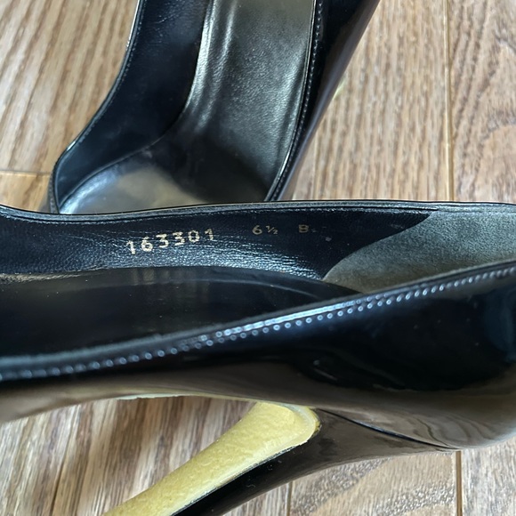 Authentic Gucci Patent Leather Pumps - Picture 4 of 5
